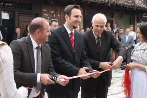 largea_unnamed1432814971